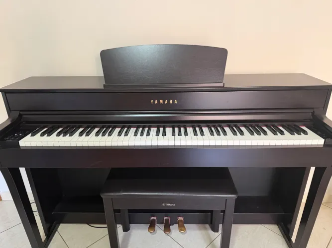 Piano Clave Nova excelente oportunidade