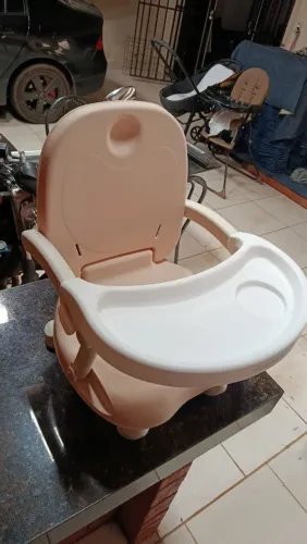Acento para bebê fazer refeições