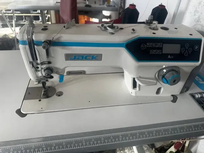 Máquina costura reta eletrônica Jack A6F Industrial
