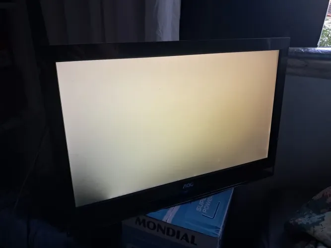 Tv aoc 22" com defeito