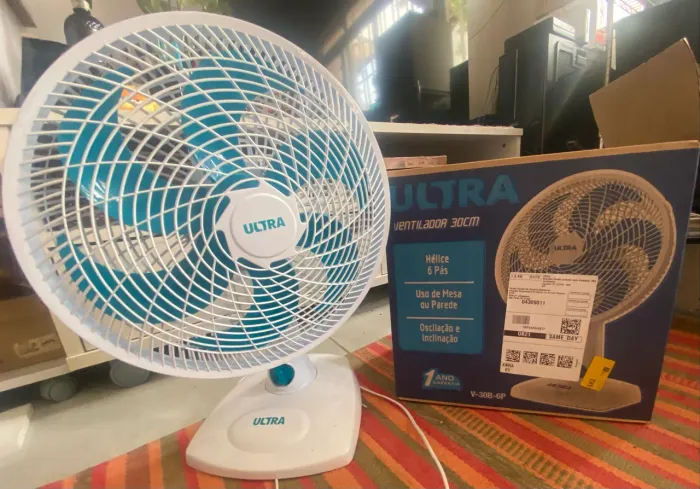 Ventilador de Mesa Ultra Mondial 30cm (6 Pás) - Branco/Azul - Seminovo na Caixa