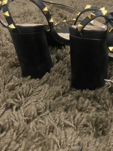Vendo essas 2 sandálias