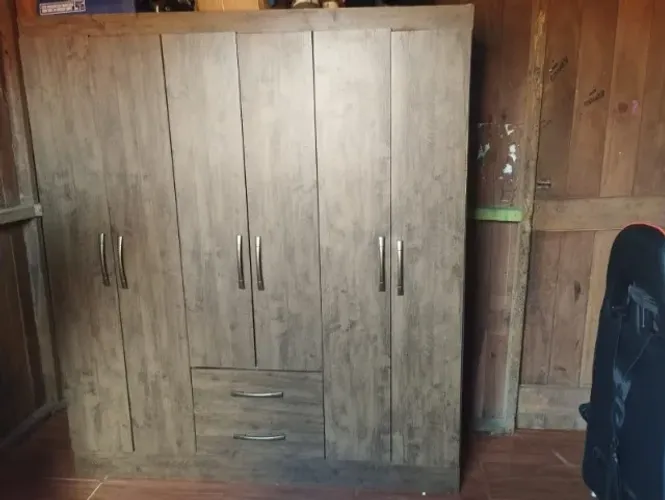 Guarda-roupa seminovo