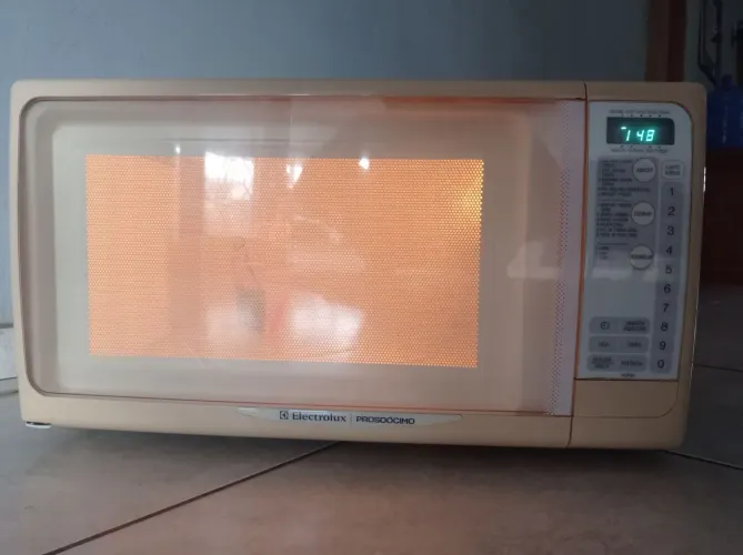 Microondas Eletrolux Prosdócimo 30 litros 127 v. Funcionando perfeitamente. 