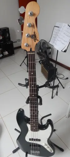 Contrabaixo fender jazz bass 4 cordas