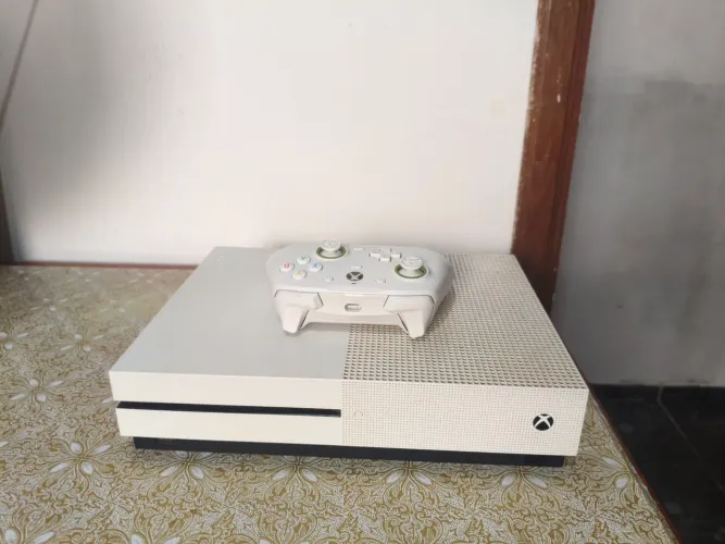 Xbox One S 1Tb + 16 jogos + Controle Hall Effect