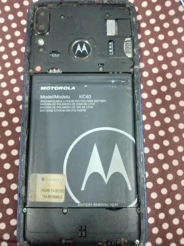 Celular Motorola c defeito