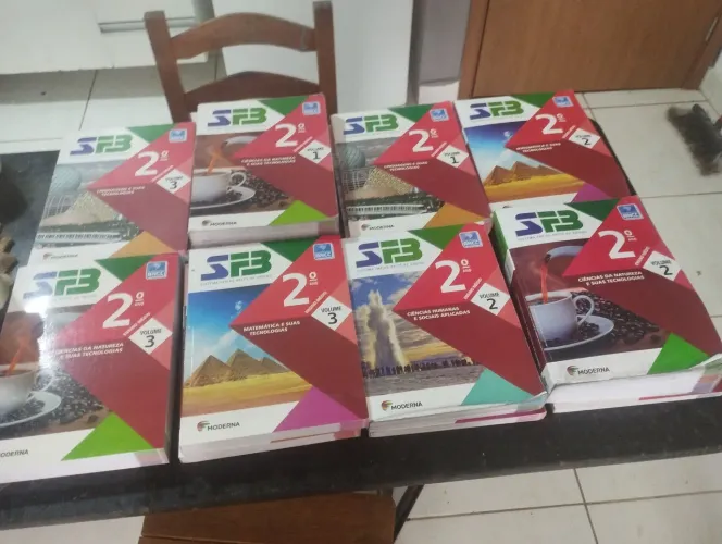 15 livro do sistema farias Brito para o segundo ano do ensino médio