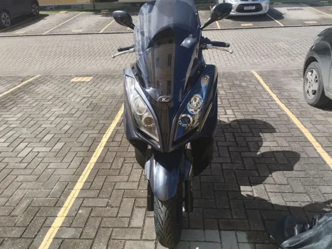 Scooter Downtown 300i excelente.