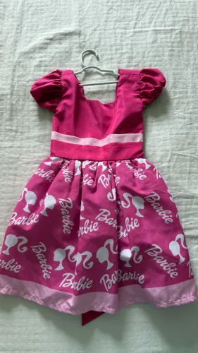 Vestido rosa da Barbie tamanho 4 anos