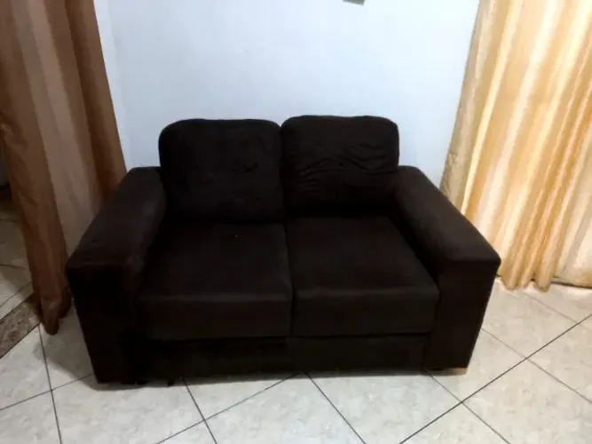 Sofá 2 lugares (Recém reformado )trocado td o tecido.