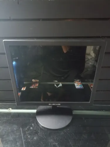 Monitor LED 17 polegadas Bluecase HDMI é VGA top sem detalhes funcionando perfeitamente 