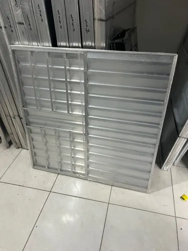 VENEZIANA 2 FOLHAS COM GRADE BRILHANTE ? R$ 340,00
