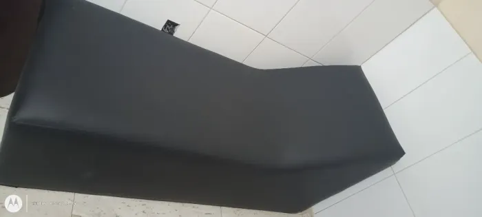 Divã preto courino ,1.50 cump e 60 largura