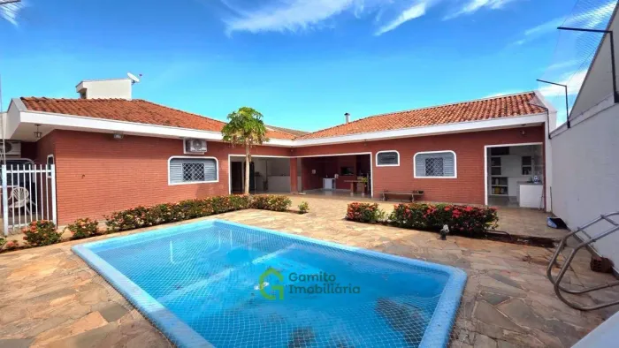 Casa com 4 Quartos e Piscina no Bairro Mancor Daud