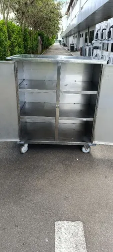 Armário de inox com rodas ( R$ 1800 )