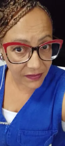 ACOMPANHANTE/CUIDADORA DE IDOSOS 
