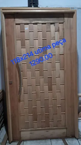 Porta pivotante 118x214 madeira eucalipto rosa 