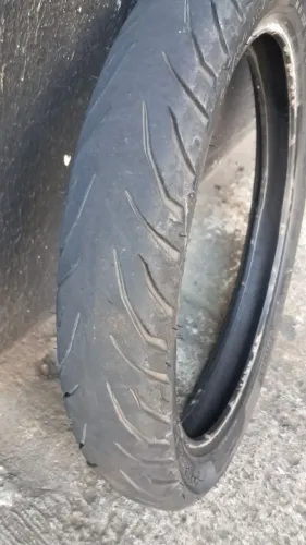 Pneu pirelli  trazeiro para factor 90/90/18