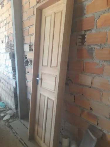 Porta pra banheiro nova com castilho e fechadura