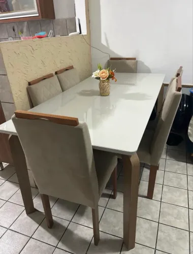 Mesa de jantar com 6 cadeiras