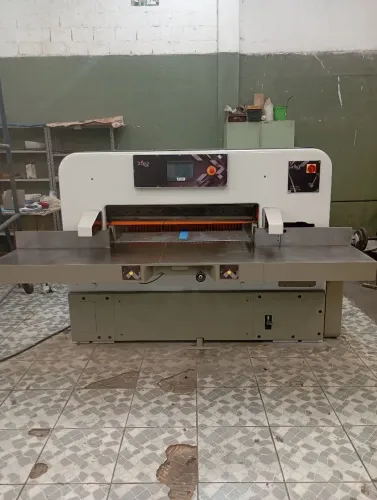 Guilhotina Polar 115