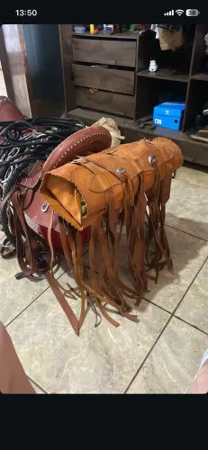Porta capa franjado