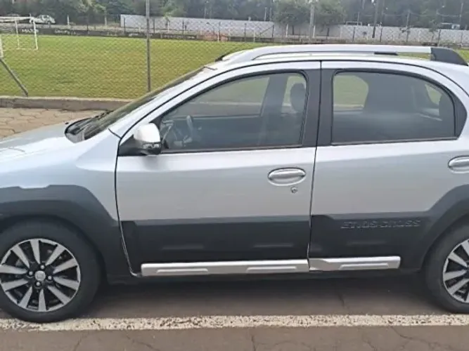 Toyota Etios Cross 1.5 Flex 16V 5P Mec. 2014