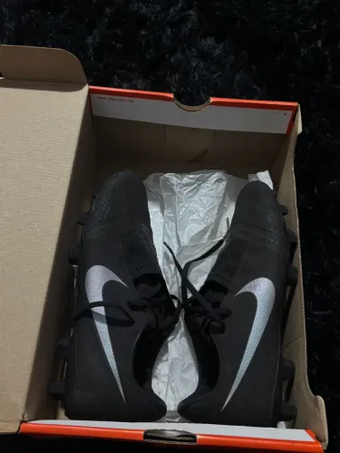 Chuteira Nike Phantom Preta
