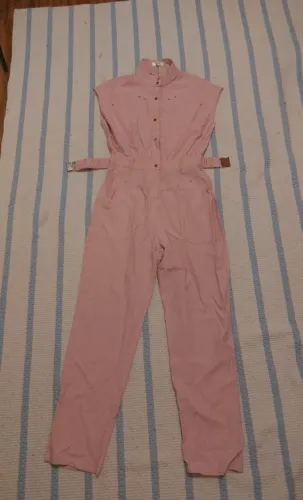 Macacão rosa bebê com botões