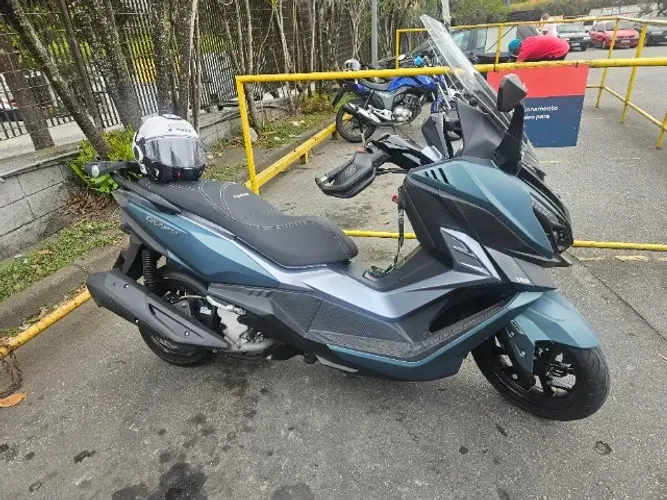 Vendo Cruisym 300 2025 com 8.500 Km, segundo dono.