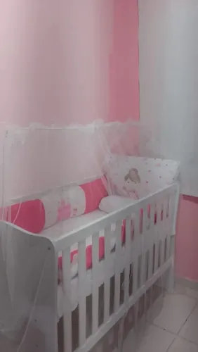 Vende-se berço branco de bebê