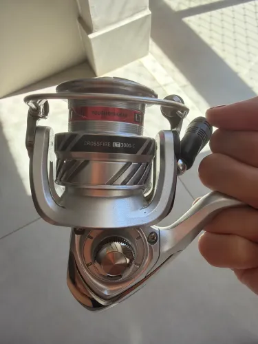 Molinete daiwa crossfire LT 3000-c 