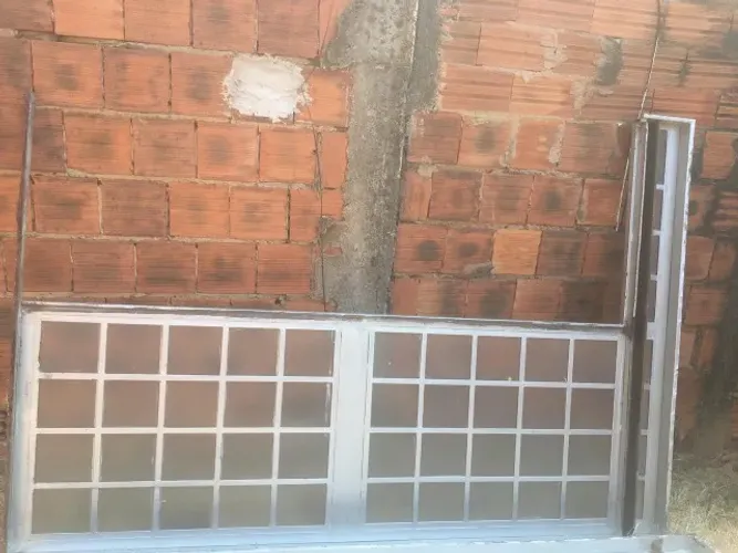 Duas Portas de ferro com vidro 250,00 kd