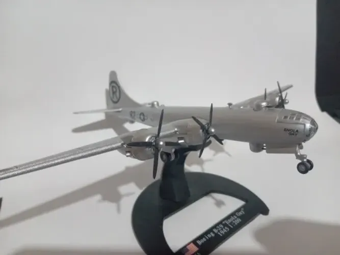 Miniatura Avião bombardeiro B 29