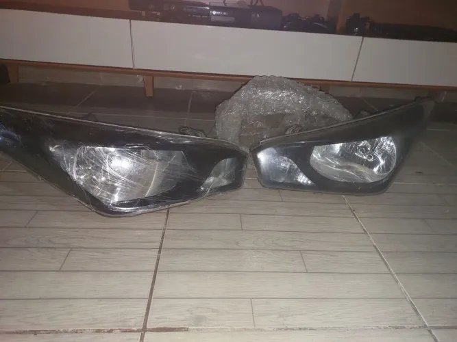 Par de Farol do Hb20 ano 2019 máscara negra e Rádio