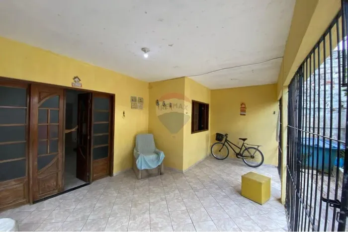 Casa a venda na cidade universitária, 3 quartos, sendo 1 suíte, 2 banheiros, garagem. R$ 2