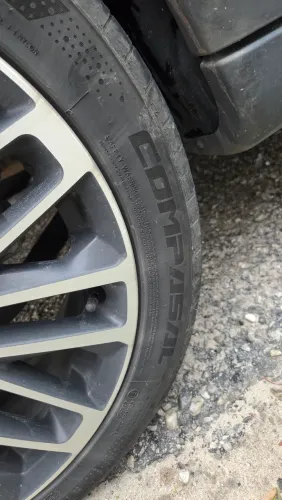 Pneu 235/45 r19 compasal