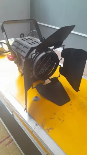 Kit com 3 fresnel Vulcano - 1.000W com case