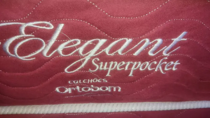 Cama de casal Queen com molas ensacadas