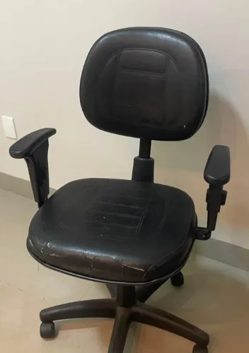 Cadeira de escritório com rodas