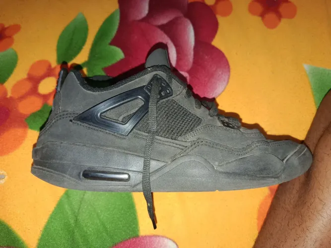 Tênis Jordan 4 preto