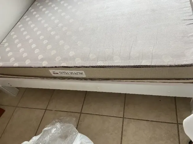 CAMA DE CASAL PADRÃO SEMINOVA COM COLCHÃO