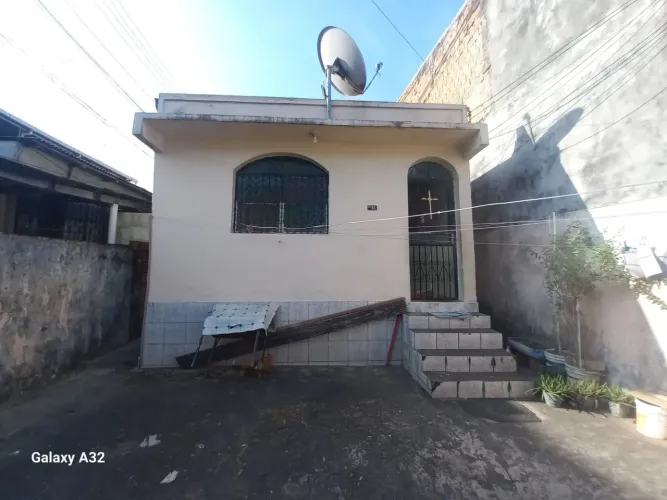 Vendo terreno com 2 Casas de alvenaria na Cachoeirinha Manaus/Am