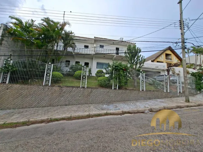 Casa à Venda em Condomínio com 300m² Vista para a Pedra Grande