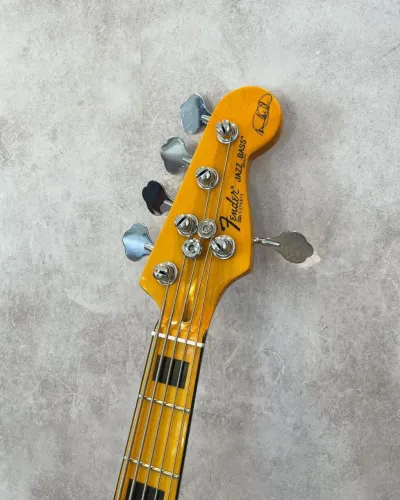Baixo fender Jazz Bass 5c 