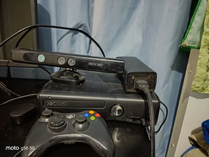 X-box 360 bloqueado CD não rodando liga normalmente fonte original um controle+os cabos