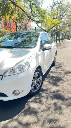 Peugeot 208 Griffe 1.6 Flex 16V 5P Aut. 2014