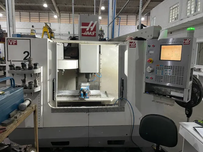 Vendo Centro de Usinagem Haas VF2