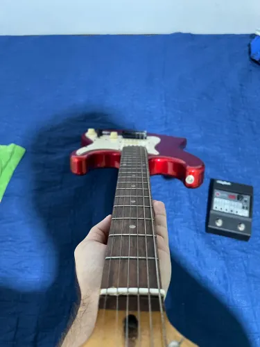 Vendo guitarra vermelha